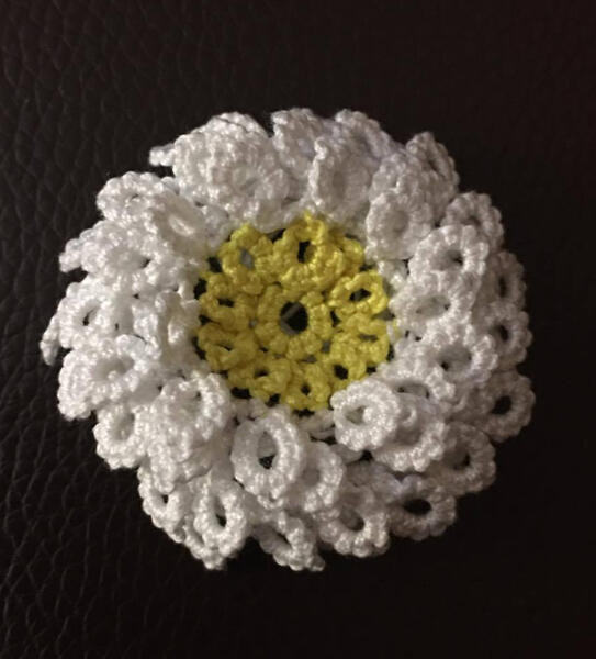 Instructor Shawna Wachs translated the turkish oya chrysanthemum pattern to tatting patterns.