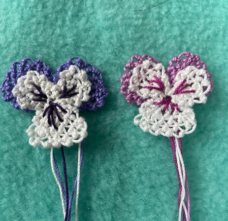 Kyomi creates small violas from the intermediate virtual class with the Lace Museum.