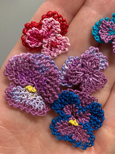Leena created a lot of violas and pansies from the intermediate virtual class with the Lace Museum.