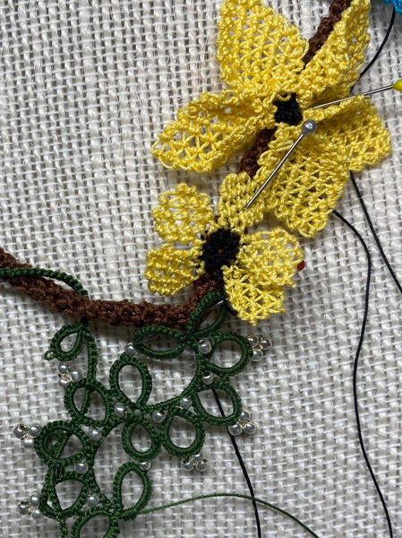 Leena&#39;s WIP necklace combining tatting and oya.