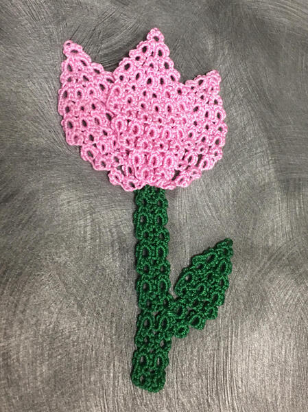 Instructor Shawna Wachs translated the turkish oya pattern to tatting patterns.